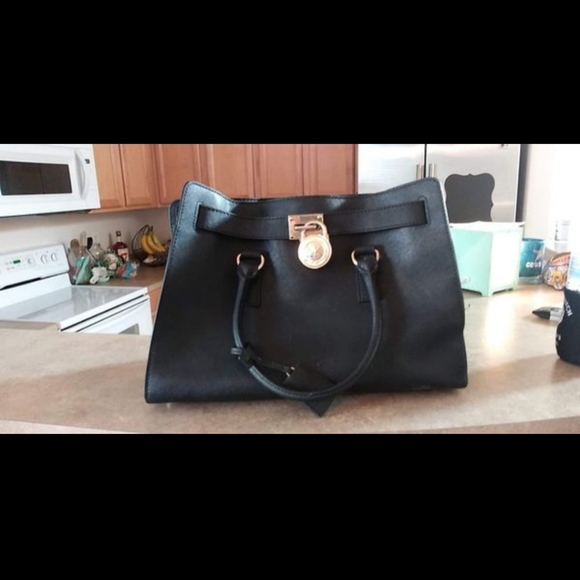 Authentic MK Purse - Picture 1 of 4